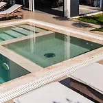 Amma Pool & Jacuzzi By Pikhost Draç
