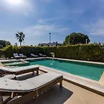 Amma Pool & Jacuzzi By Pikhost *
