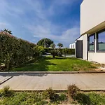 Amma Pool & Jacuzzi By Pikhost * Draç