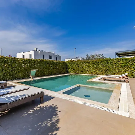 アパート Amma Pool & Jacuzzi By Pikhost