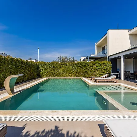 Amma Pool & Jacuzzi By Pikhost *