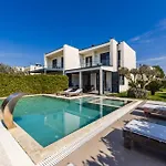 Amma Pool & Jacuzzi By Pikhost