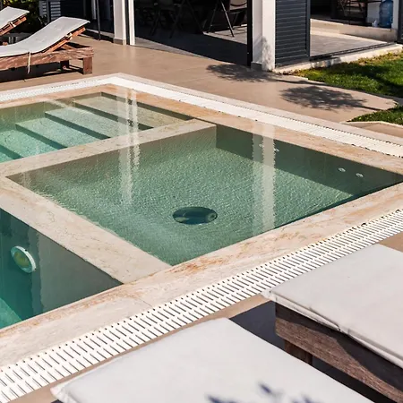 Amma Pool & Jacuzzi By Pikhost Durrës