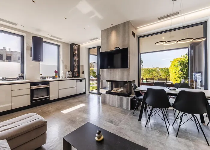 Daire Amma Pool & Jacuzzi By Pikhost *