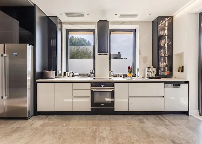 Amma Pool & Jacuzzi By Pikhost