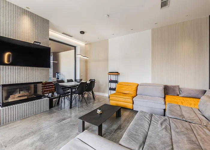 Daire Amma Pool & Jacuzzi By Pikhost