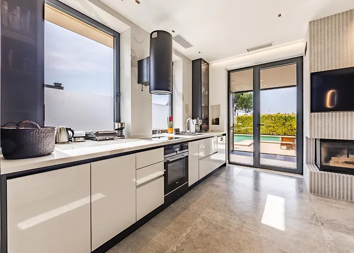 Amma Pool & Jacuzzi By Pikhost