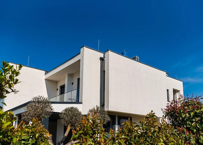 Daire Amma Pool & Jacuzzi By Pikhost *