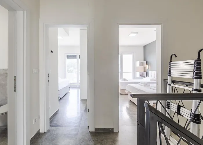 Amma Pool & Jacuzzi By Pikhost *