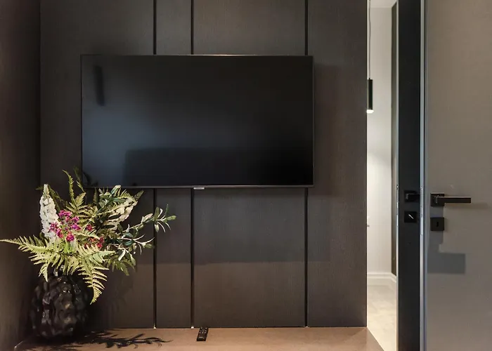 Amma Pool & Jacuzzi By Pikhost Daire