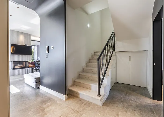 Amma Pool & Jacuzzi By Pikhost Daire