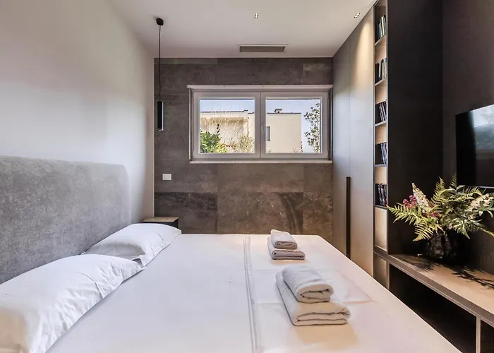 Amma Pool & Jacuzzi By Pikhost Daire *