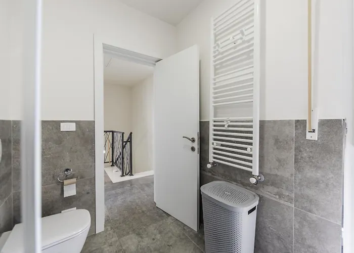 Amma Pool & Jacuzzi By Pikhost Daire *