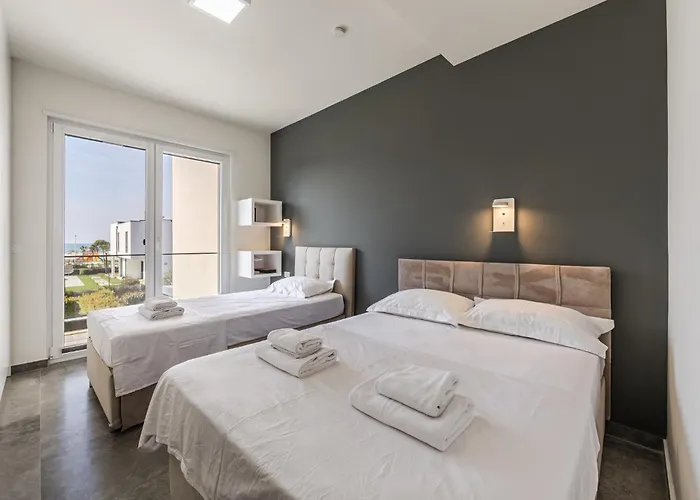 Daire Amma Pool & Jacuzzi By Pikhost