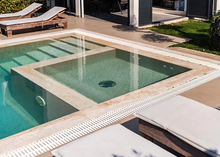 Amma Pool & Jacuzzi By Pikhost دراس