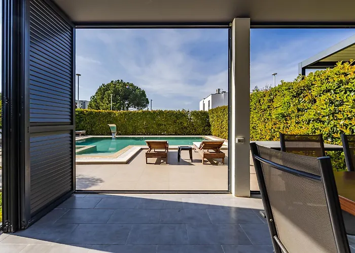 Amma Pool & Jacuzzi By Pikhost