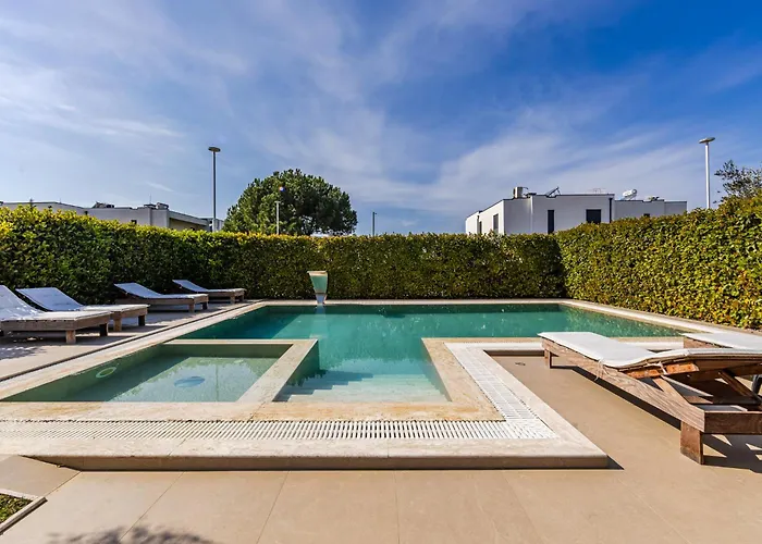 Amma Pool & Jacuzzi By Pikhost شقة