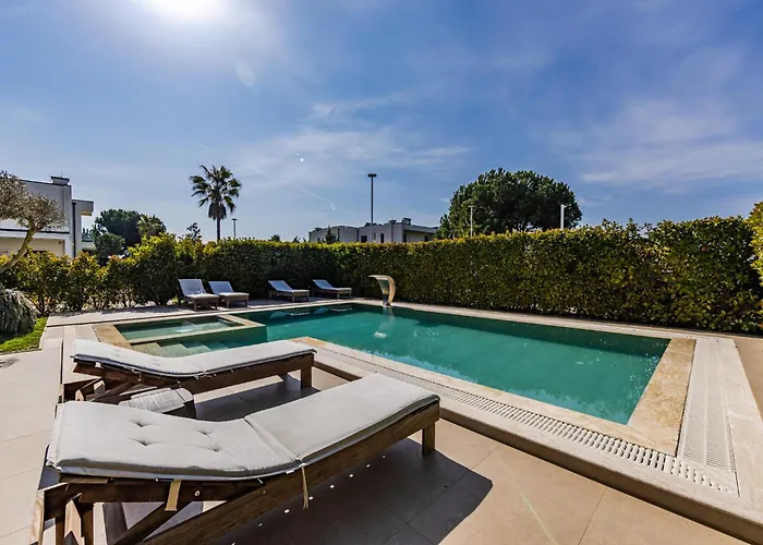 Amma Pool & Jacuzzi By Pikhost *