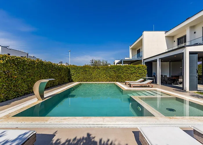 Amma Pool & Jacuzzi By Pikhost *