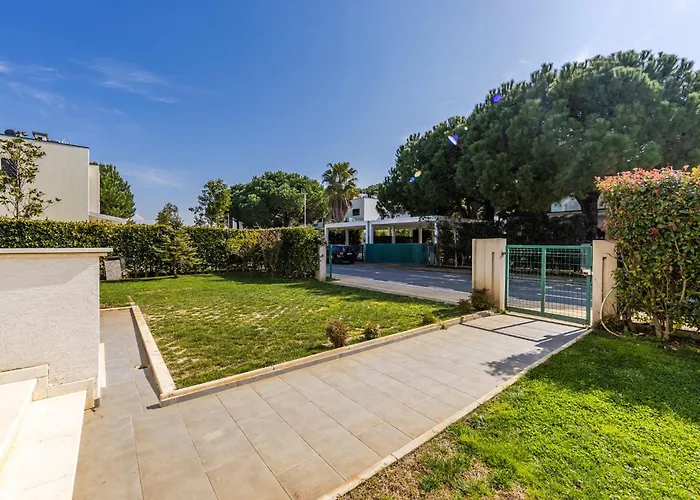 Amma Pool & Jacuzzi By Pikhost Daire *