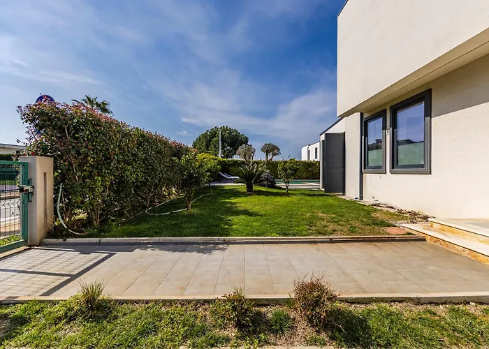 Amma Pool & Jacuzzi By Pikhost * Dıraç