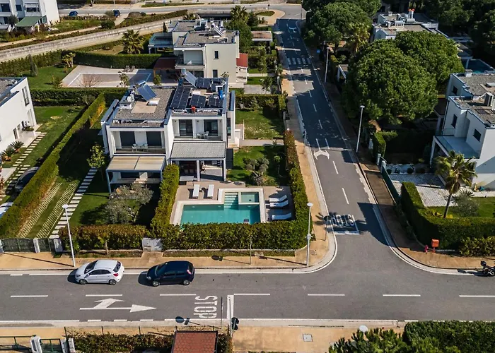 Daire Amma Pool & Jacuzzi By Pikhost *